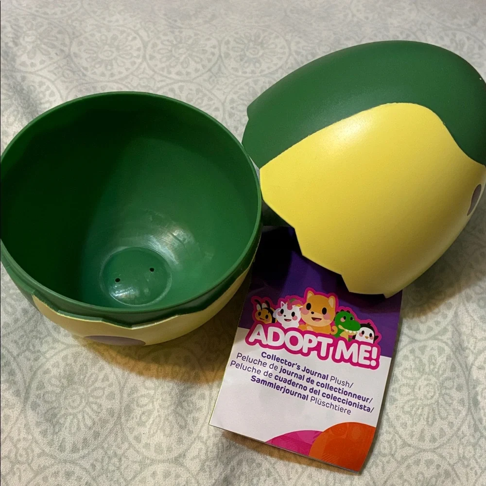 Roblox Adopt Me Surprise Plush Pet - Sabertooth - 5” plush toy in plastic egg - Picture 2 of 7